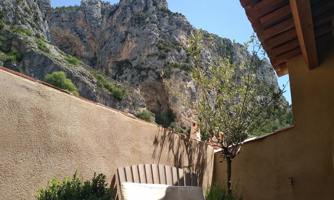 Moustiers-Sainte-Marie Casa | Stylish 4* town house with large roof terrace and amazing views.