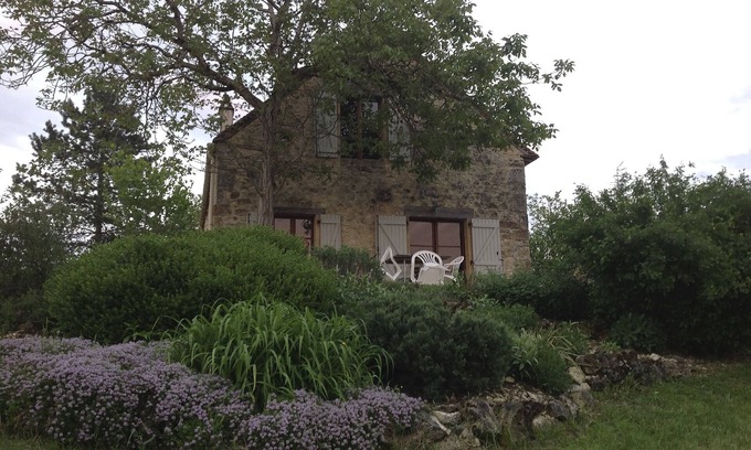 Saint-Julien-de-Lampon Casa | Elegante, 1830 Piedra Granero hectáreas on13, 20 minutos de Sarlat. Relajante y privada