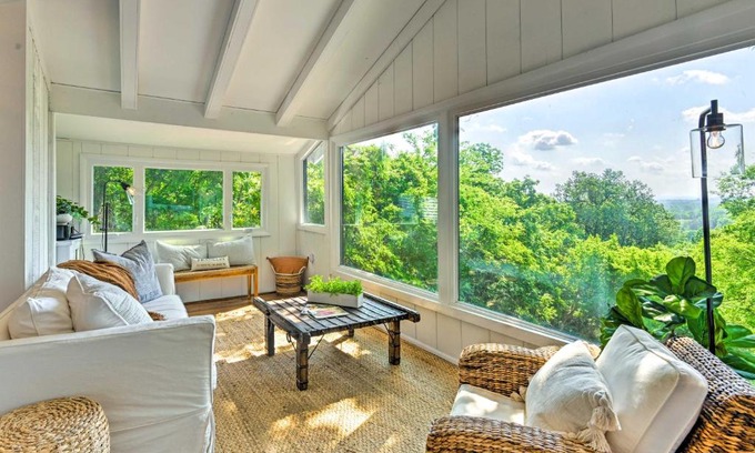 Franklin Casa | Stylish Franklin Cabin on 6 Private Acres!