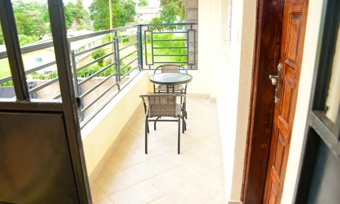 Kitale Apartamento | Stylish fully furnished 2 bedroom 2 bath in Kitale 5 min from city center
