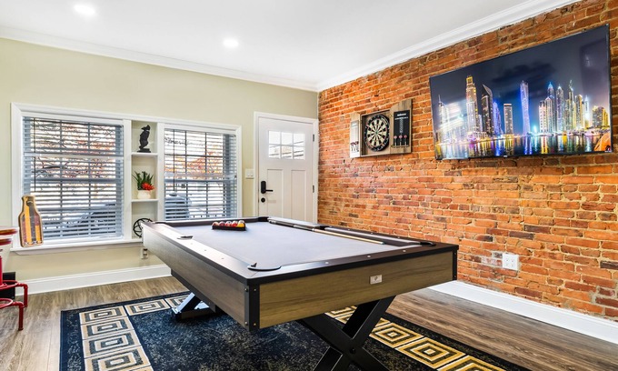 Camden Casa | Stylish, Fun and Cozy | Pool table, Dart board and Parking