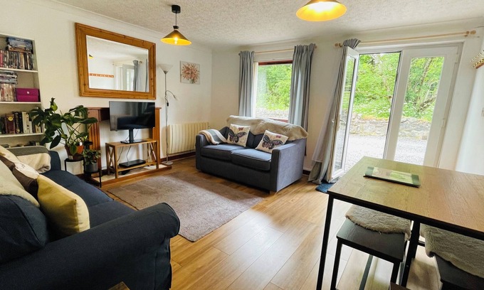 Lewiston Apartamento | Stylish Garden Flat Near Loch Ness