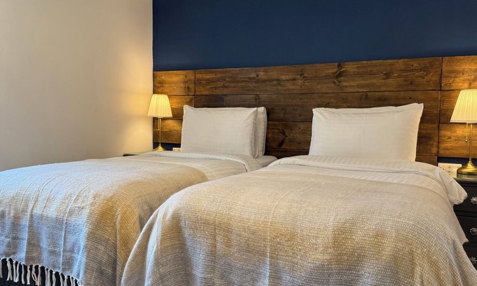 Chard Apartamento | Stylish Ground Studio with Kitchenette - Twin or SuperKing