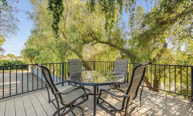 Gilroy Casa | STYLISH- GUEST HOUSE ON A BEAUTIFUL ESTATE