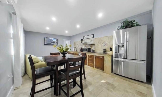 Tampa Villa | Stylish Guest Suite