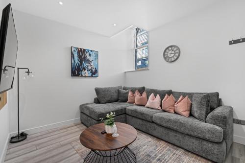 Swindon Apartamento | Stylish Haven - 2 min from Station - Free Parking - Courtyard