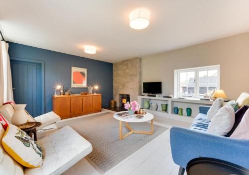 North Walsham Casa | Stylish Hayloft sleeping 4 on Norfolk Broads