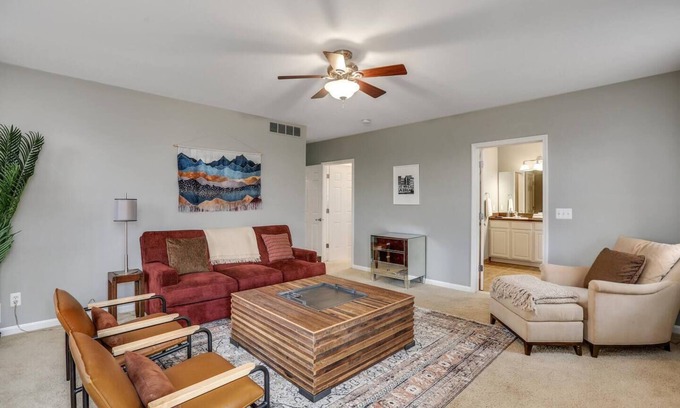 Brush Park Apartamento | Stylish Heritage Apartment with an Outdoor Deck!