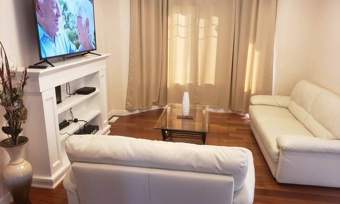 Timberlea Casa | Stylish Heritage Apt Ideal For Long Stays - 3 BR with Jacuzzi