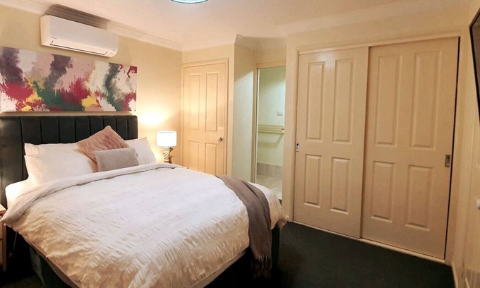 Worrigee Casa | A1: 3BR/2BT house near local shops (3mins walk)