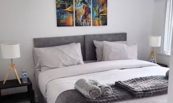 Sheldon Casa | Stylish home Airport-JLR-HS2-NEC-Driveway
