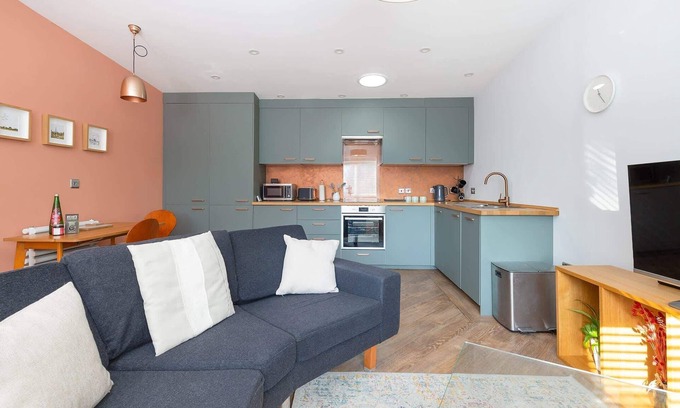 Inchbrook Casa | Stylish Home, Beautiful Views & Parking, Stroud