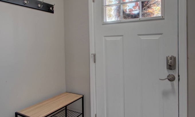 Gary Casa | Stylish Home Near BP/Hospitals