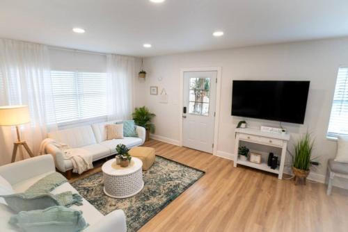 East Tampa Casa | Stylish Home Near Ybor City Dt And Channel