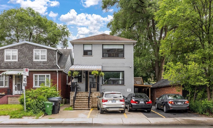 Broadview North Apartamento | stylish home, sleeps 5, Free Parking with Tesla Charger