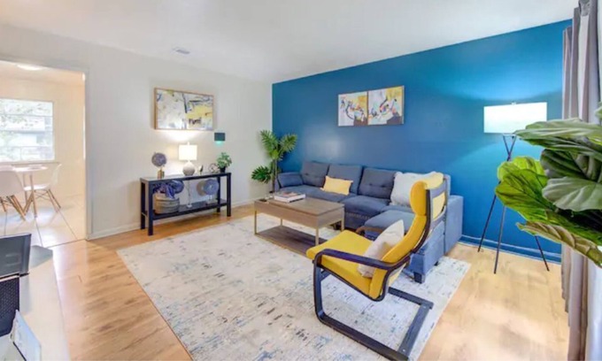 Beaumont Casa | Stylish home with Arcade(7000 games) and King beds