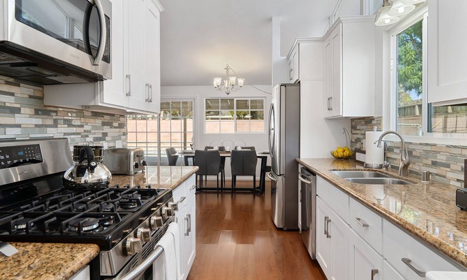 Winnetka Casa | Stylish Home With Great Outdoors/ Heated Pool