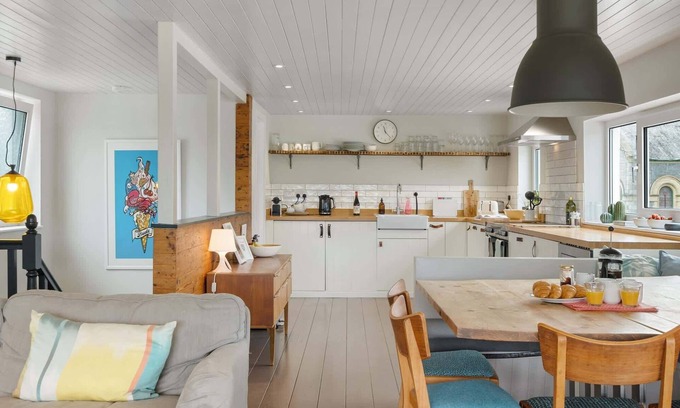 Bude Casa | Stylish Home with Parking, Minutes from Beach