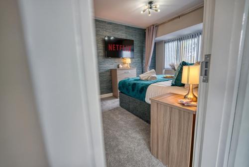 Olton Casa | Stylish House - B'ham Airport and NEC, JLR Solihull, Business & Leisure Stays - Aspen House
