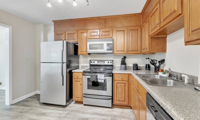 Crabtree Apartamento | Stylish King 2BR Suite—in Crabtree Valley Raleigh!