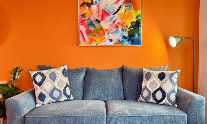 Southside Apartamento | Stylish King Bed Southside Pool Gym TownCenter I95nnSharennSave