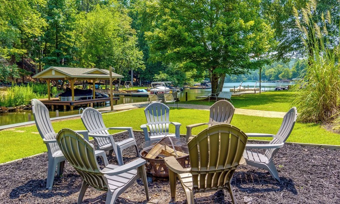 Waleska Casa | Stylish Lake Front Home on Flat lot w/ Private Dock!!!