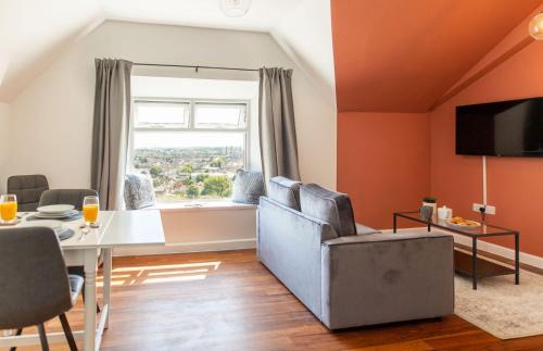 Newport Apartamento | Stylish Loft Apartment with View