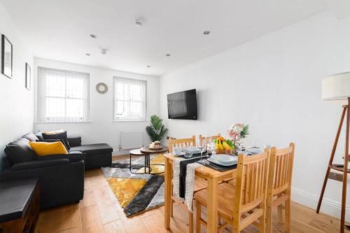 Weavers Apartamento | Stylish London Shoreditch Brick Lane Apartment Sleeps 4 with Balcony