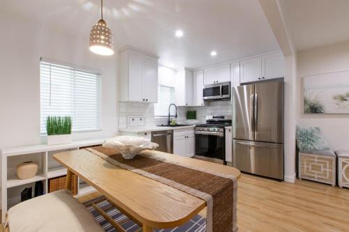 Alamitos Beach Apartamento | Stylish Long Beach Retreat Walk to Beach Bars