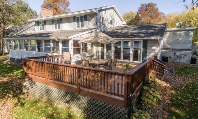 Almelund Casa | Stylish Long Lake Lodge: 1 hr from Twin Cities w game room, fire pit, lakefront
