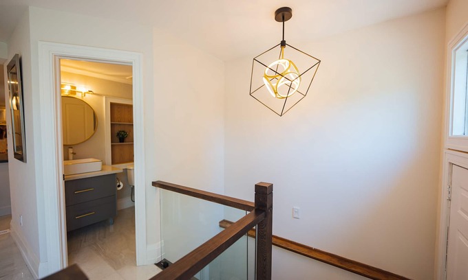 Brockton Village Casa | Stylish Luxe 3 BR Villa - Dufferin