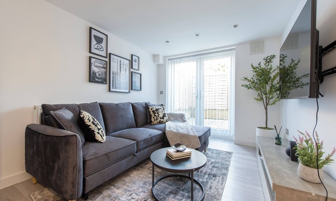 Little Holland Apartamento | Stylish Luxe Apartment in Crayford