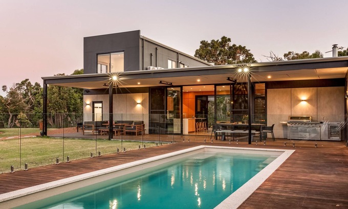 Eagle Bay Casa | STYLISH & LUXE CONTEMPORARY ESCAPE SURROUNDED BY GORGEOUS NATURAL BUSHLAND