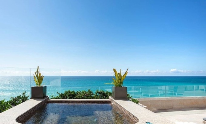 Cabo San Lucas Hotel | Stylish Luxury 3-BR Oceanfront Suite - AVAILABLE NOVEMBER 9-16, 2024