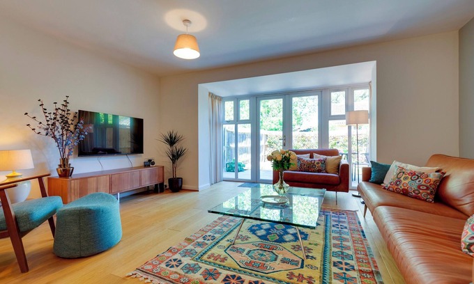 Cambridge Casa | Stylish luxury on edge of Cambridge | Free Parking | Pass the Keys