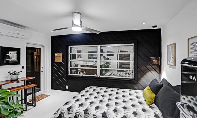 Coral Ridge Isles Casa | Stylish Luxury Tropical Junior Suite