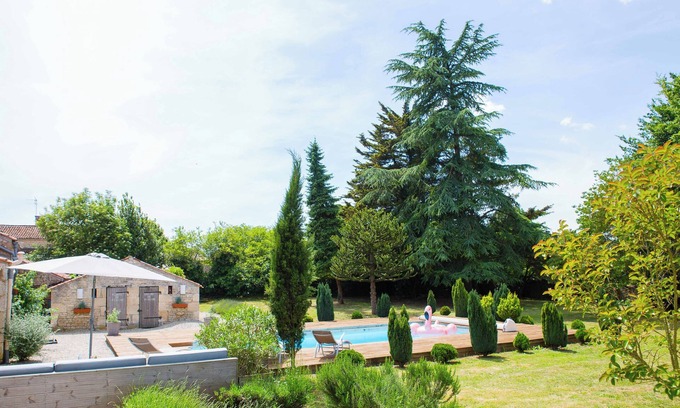 Pouille Otro | Stylish Manor House, 6 Bed, Heated Pool, Gated Garden, Sleeps15, Outdoor Kitchen