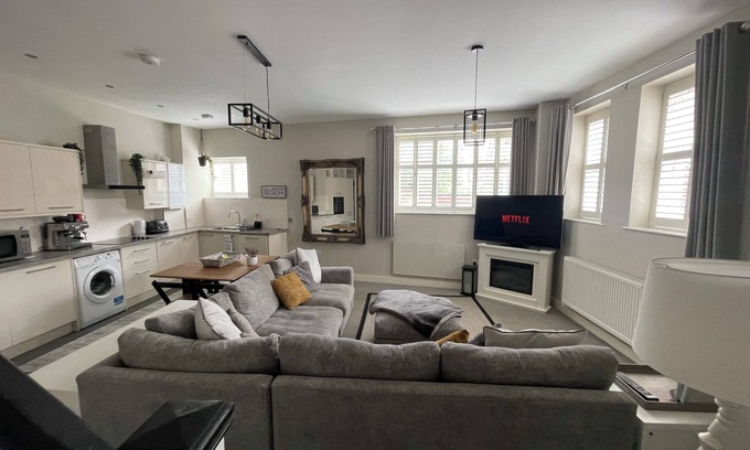 Trafford Casa | Stylish mews house in central Altrincham Centre