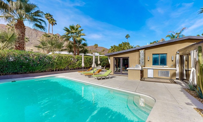Vista Las Palmas Casa | Stylish Mid-century gem near downtown with pool, hot tub, fire table & WiFi