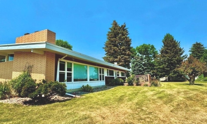 Fort Benton Casa | Stylish Mid Century 4-Bedroom House in Fort Benton
