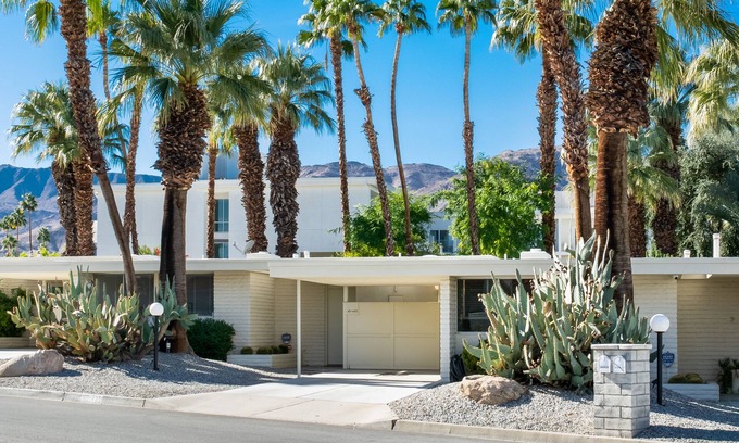 Palm Desert Casa | Stylish Mid-Century home with Pool walking distance to all on El Paseo!