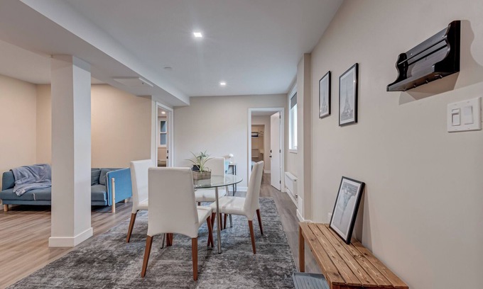 Parkdale Casa | Stylish Modern 2 Bdrm Apartment Near Lake Ontario