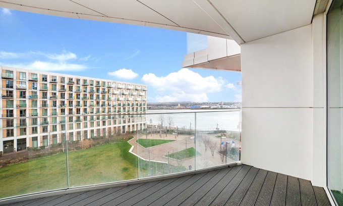 Royal Docks Apartamento | Stylish, Modern 2 Bed/2Bath next to Canary Wharf and City Airport!!