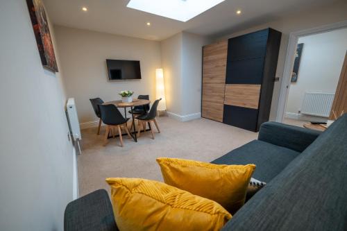 Eastbourne Apartamento | Stylish, Modern 2 Bedroom Apartment with Garden Close to Town, Hospital, Long booking Welcome
