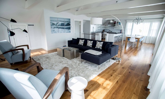 Surfside Casa | Elegante casa de playa moderna de 4 dormitorios con vista al agua
