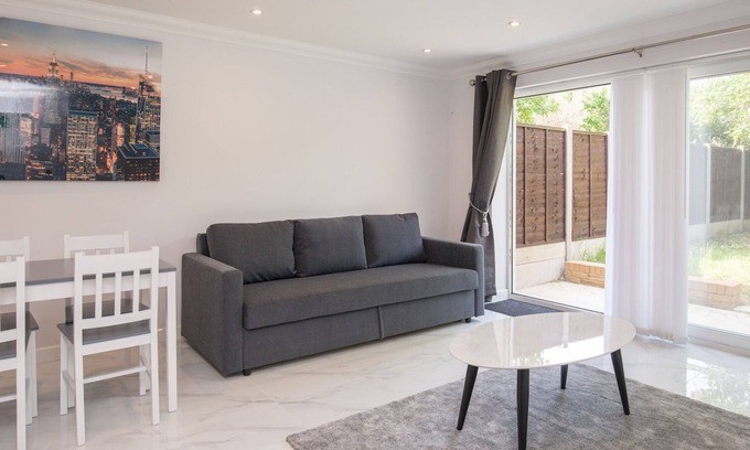 Langley Marish Apartamento | Stylish Modern 4 SLR Flat Free Parking