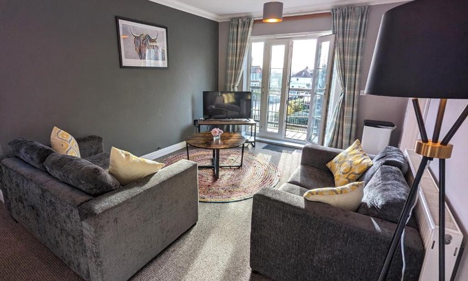 Gamston Apartamento | Stylish Modern Apartment, FREE SECURE Parking