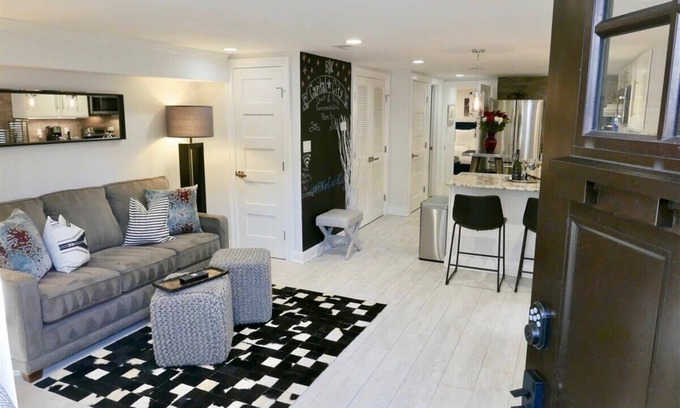 Shaw Apartamento | Elegante y moderno apartamento en el corazón de Shaw ~ Capacidad para 4 personas PASEO al metro!