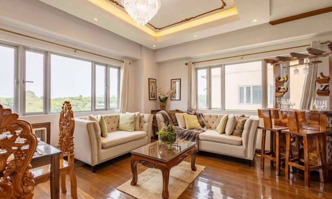 Pinagsama Condominio | Stylish & Modern Condo in McKinley Morgan Suites