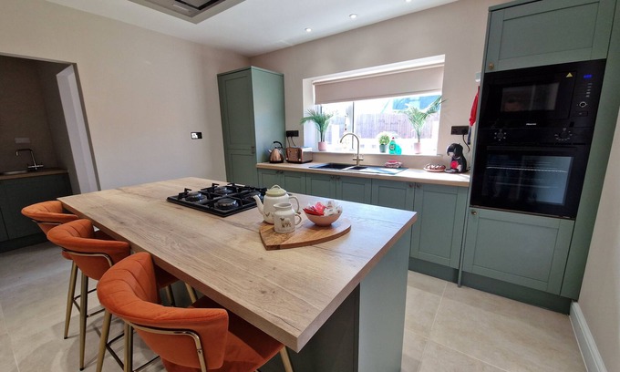 Cwmtaf Casa | Stylish & Modern 7 Bedroom house
